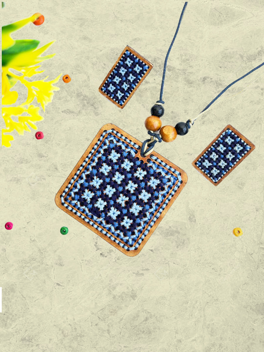 CROSS　Jewelers Collection Flamestitch Megastores - Blue Square Cross Stitch Embroidery Wood Necklace